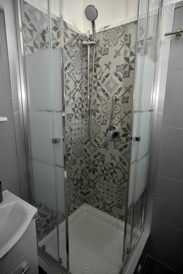Diana Guest House Генуя Экстерьер фото